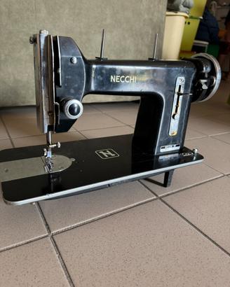 Macchina da cucire Necchi