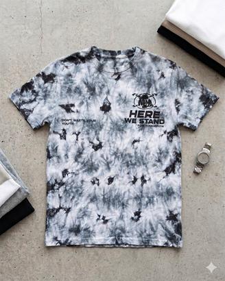 T-shirt Tie-Dye Grigia Streetwear "Here We Stand"
