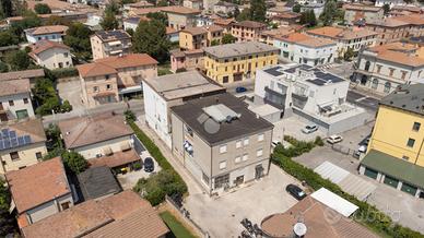 4 LOCALI A CENTO