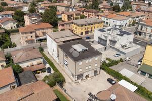 4 LOCALI A CENTO