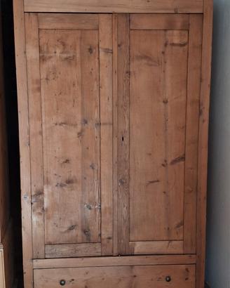 Armadio stile rustico in abete