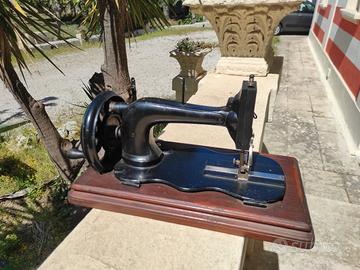 macchina da cucire portatile antica