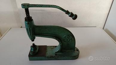 pressa manuale / occhiellatrice da banco