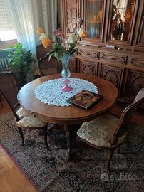 tavolo in legno massello con 4 sedie imbottite