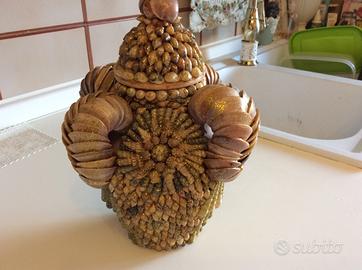 Vaso di vere conchiglie