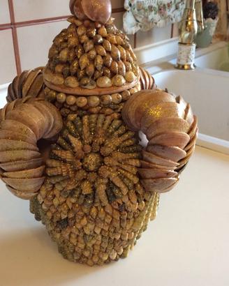 Vaso di vere conchiglie