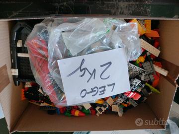 lego a peso 2kg  misto colori e forme  