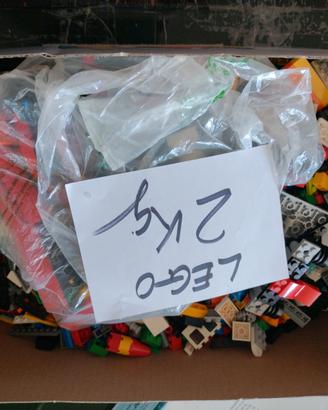 lego a peso 2kg  misto colori e forme  