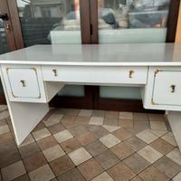 Scrivania colore bianco