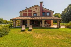 Adria - prestigiosa villa con ampio scoperto