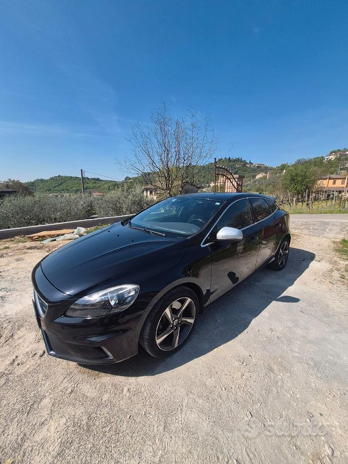 Volvo v40 d4 r design