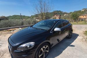 Volvo v40 d4 r design