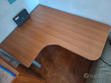 Scrivania ad angolo in legno massello