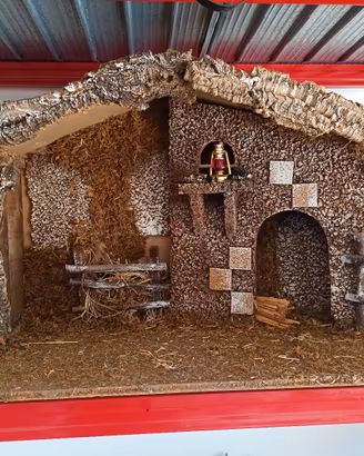 Capanna  artigianale in sughero e legno