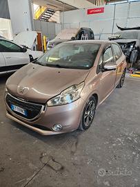 Peugeot 208 incidentata