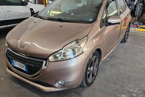 Peugeot 208 incidentata