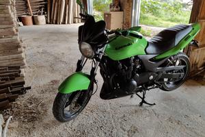 Kawasaki zr7 
