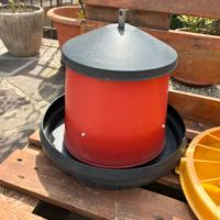 Mangiatoia per galline