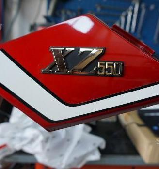 Yamaha xz 550 fianchetto sx+dx rosso