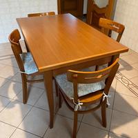 Tavolo da cucina e 4 sedie in ciliegio 