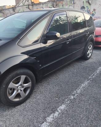 Auto Ford SMax nera