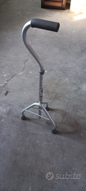 Bastone tripode, tre gambe per anziani