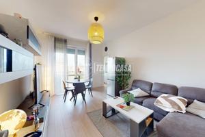 Bilocale ristrutturato con terrazzo e box - Lazzat