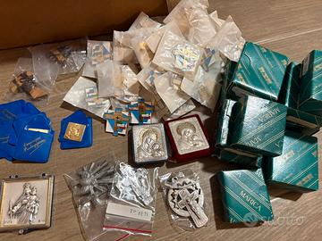 Assortimento articoli religiosi vari