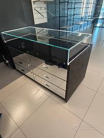 Arredamento completo negozio-scaffali,banco cassa