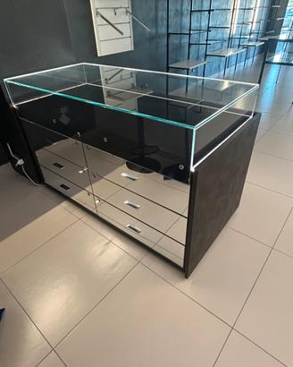Arredamento completo negozio-scaffali,banco cassa