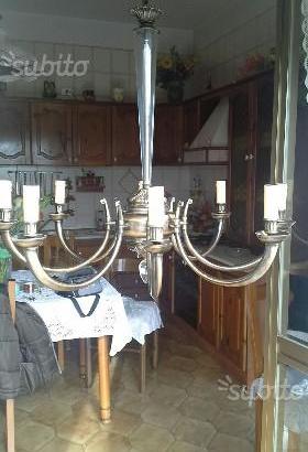 Lampadario a otto luci in ottone bronzato