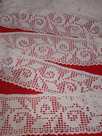 Frangia filet lavorata a mano a uncinetto. Filo fr