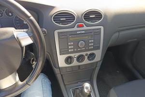 AUTO FORD FOCUS