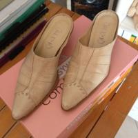 Scarpe con tacco basso beige