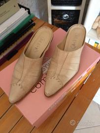Scarpe con tacco basso beige