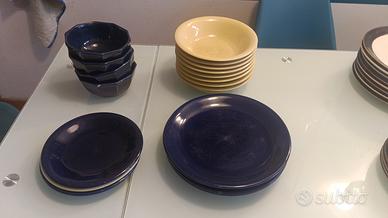 Piatti IKEA per quattro persone (più piatti fondi