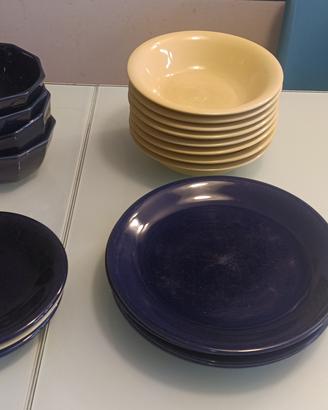 Piatti IKEA per quattro persone (più piatti fondi