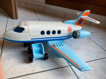 Aereo con personaggi