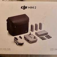 Drone DJI Mini 2 con kit Fly More Combo