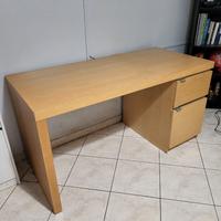 Scrivania in legno IKEA