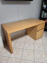 Scrivania in legno IKEA