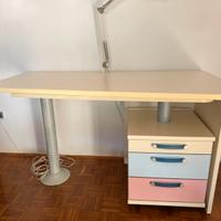 Scrivania espandibile con cassettiera