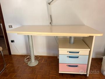 Scrivania espandibile con cassettiera