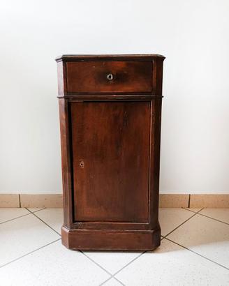 Vecchio comodino