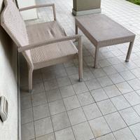 Arredo giardino poltroncina e tavolino