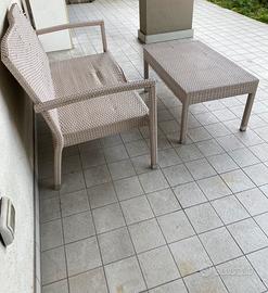 Arredo giardino poltroncina e tavolino