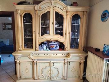 cucina e credenza in stile veneziano