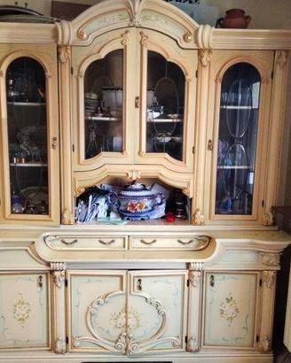 cucina e credenza in stile veneziano