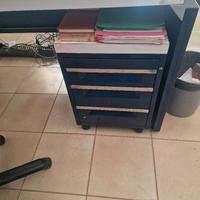 scrivanie e cassettiere