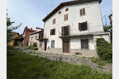CASA SEMINDIPENDENTE con terreno